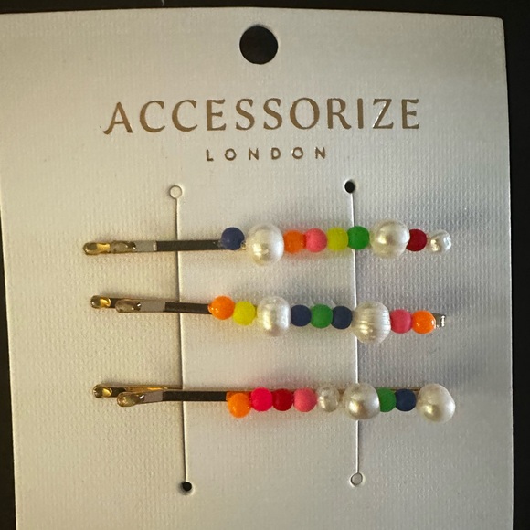 Accessories bundle ( Hair accessories & bracelet) 
Accessorize Angels & Monsoon - Picture 3 of 9